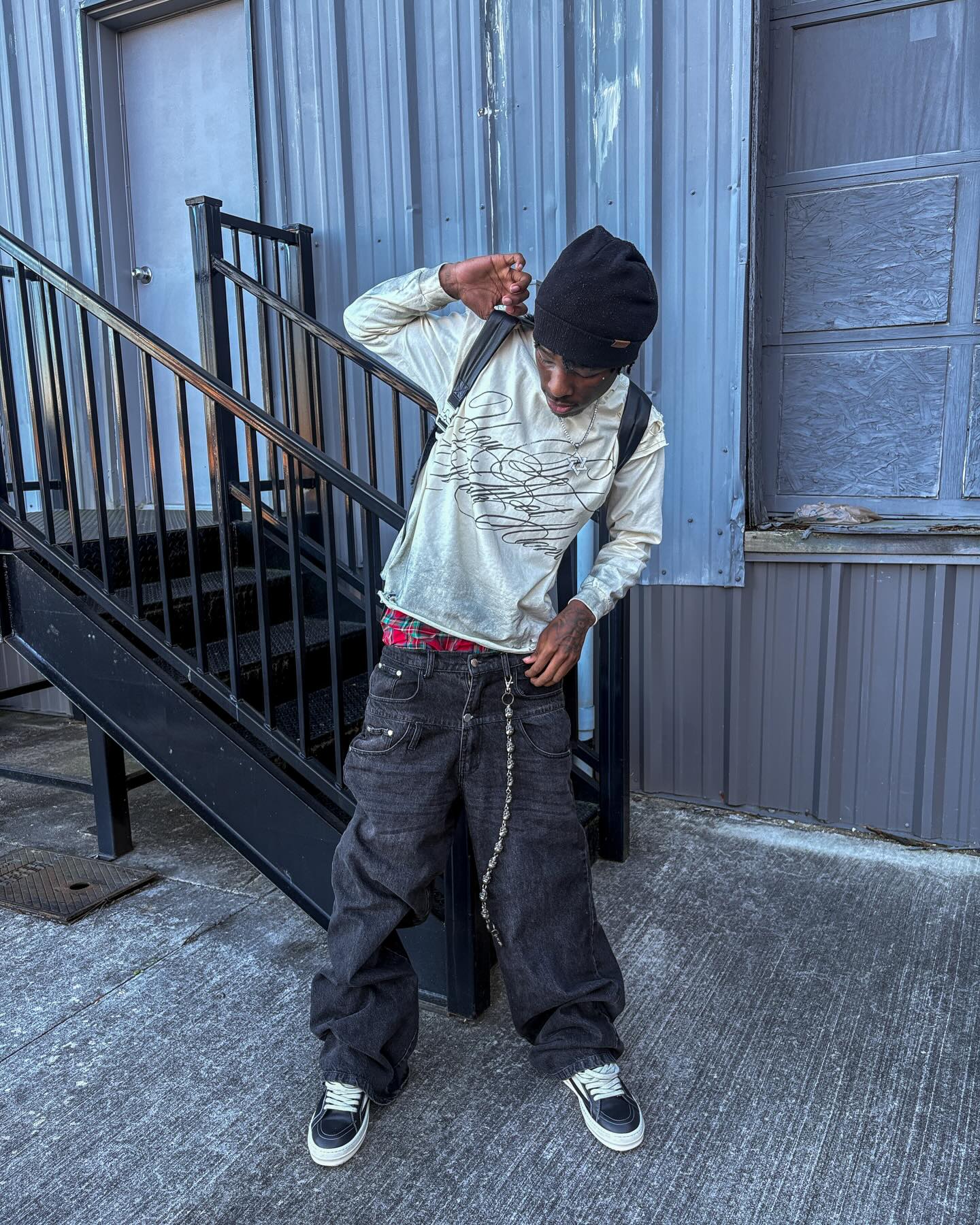 GRUNGE LONE LONG SLEEVE